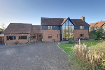 image of Hazel Barn, 1 Greenfields